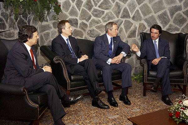 El trío de las Azores: Blair, Bush y Aznar en 2003. Foto: WIKIPEDIA.