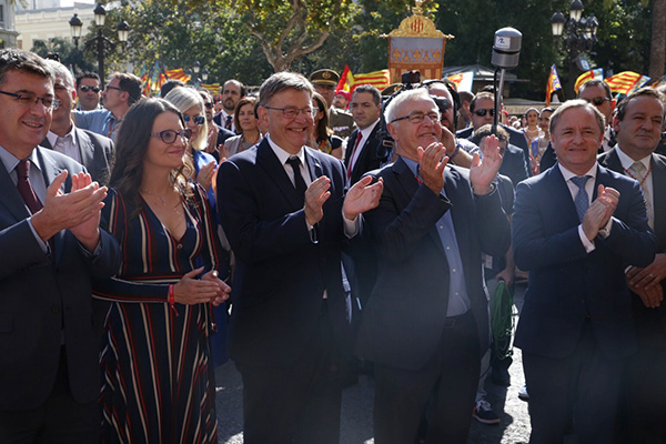 Monica Oltra y Ximo Puig durante la procesión cívica del pasado 9 de octubre. Foto: Generalitat Valenciana