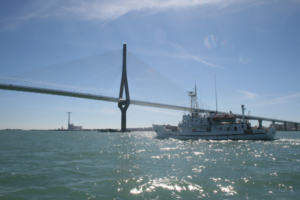 El "Antares" entrando a puerto.