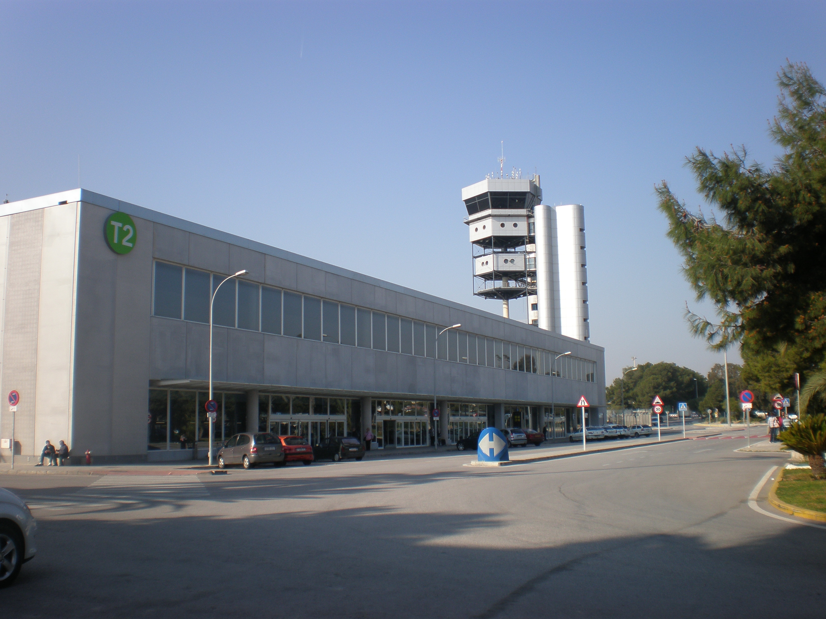 Terminal 2 del Aeropuerto, en funcionamiento para el tráfico de pasajeros durante los años 80 y 90. Foto: wikipedia Dr. RdL