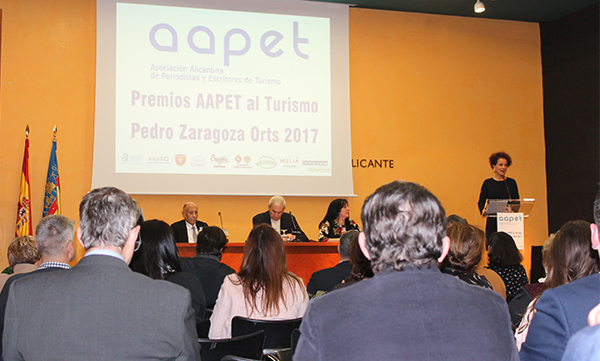Momento del acto de entrega de los premios de la Asociación Alicantina de Periodistas y Escritores de Turismo (AAPET). Foto: Redacción HdL