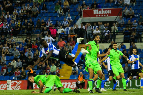 Momento del encuentro de fútbol disputado entre el Hércules CF y el Levante B. Foto: Hércules CF.