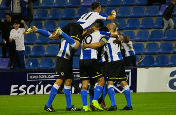 Jugadores del Hércules CF celebran un tanto ante el Ejea en el estadio Rico Pérez. Foto: Hércules CF