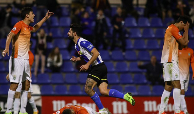 Momento del partido entre el Hércules CF y el Peralada. Foto: Hércules CF